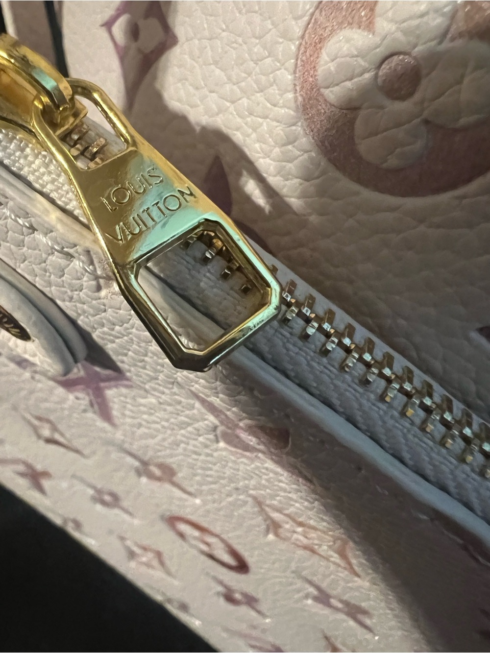 Louis Vuitton “Fashion” White and Pink Monogram Neverfull Tote with Pouch - Picture 6 of 11